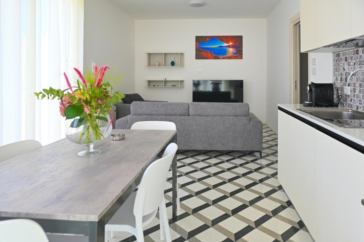 Perle Marine Suite Apartments Castro  Eksteriør billede