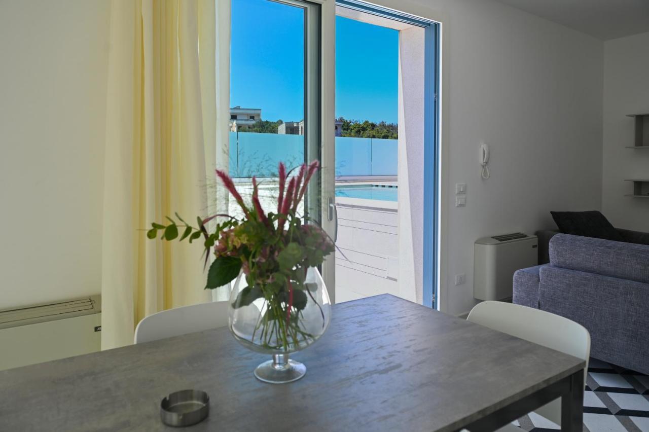 Perle Marine Suite Apartments Castro  Eksteriør billede