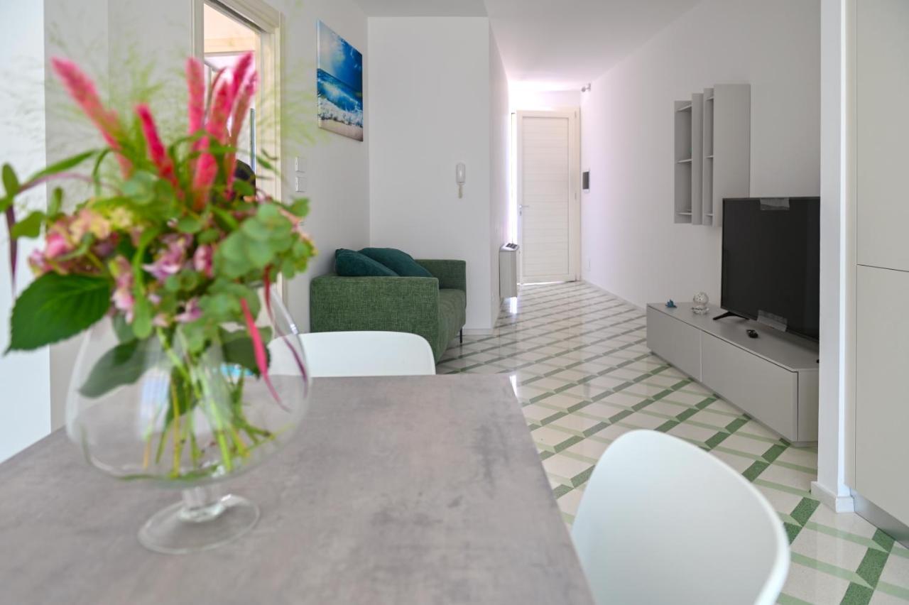 Perle Marine Suite Apartments Castro  Eksteriør billede